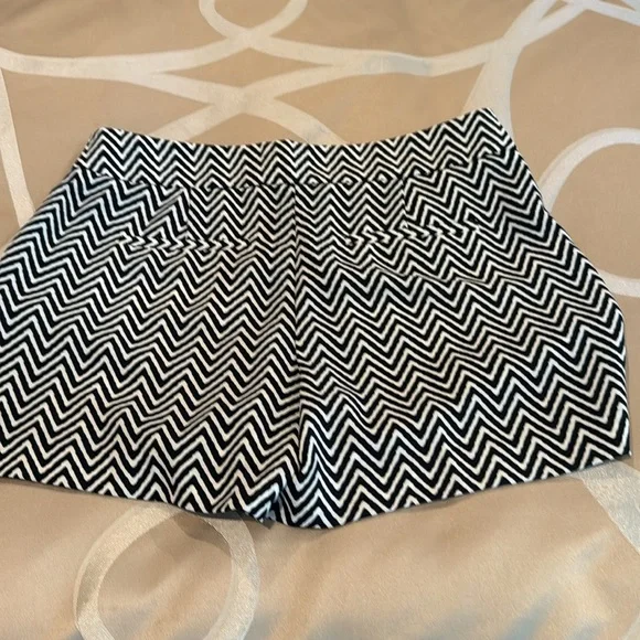 Very nice Ann Taylor dress shorts. - Picture 4 of 5